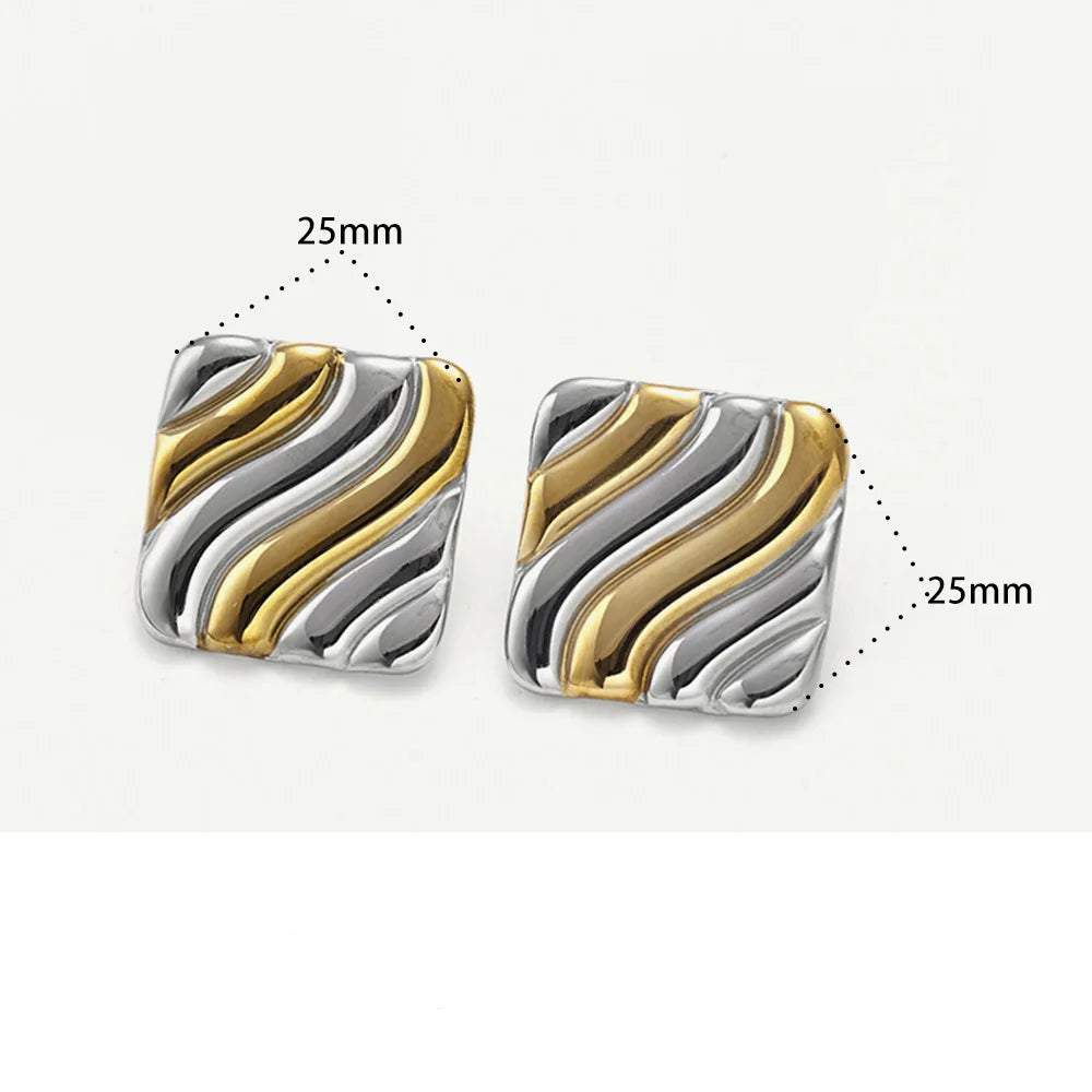 Brinco Geométrico Quadrado Com mix de Banhado a Ouro 18K – Elegância Atemporal