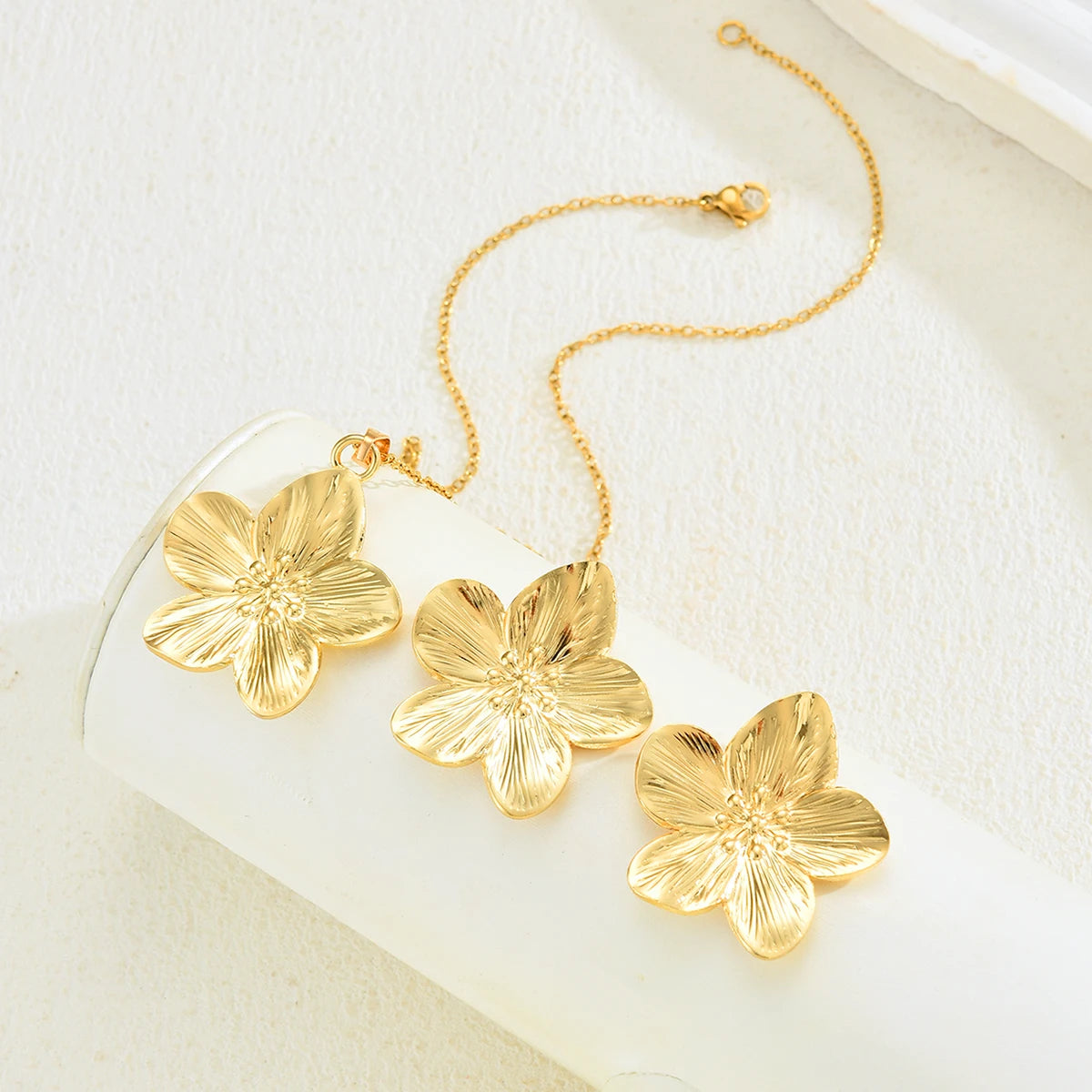 Zalora Joias Ouro 18K Conjunto Floral Vintage 3 Peças em Aço Inoxidável