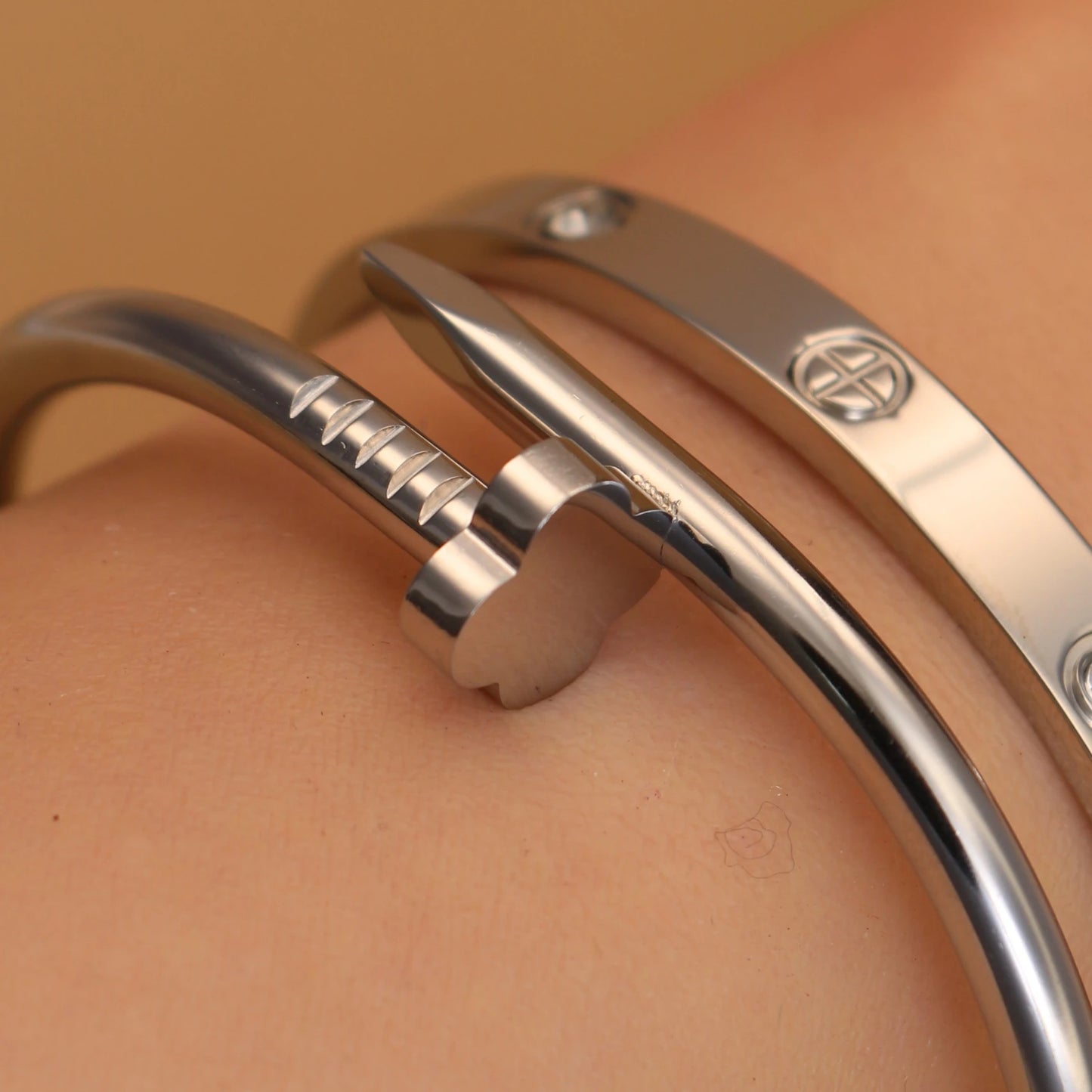Zalora Joias™ Floral Grace Bangle 18K