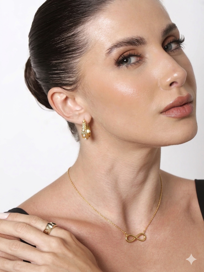 Zalora Joias Colar Choker Infinito Boho com Pingente Charm de  Banhado a Ouro 18K