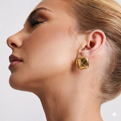 Brinco Geométrico Quadrado Com mix de Banhado a Ouro 18K – Elegância Atemporal