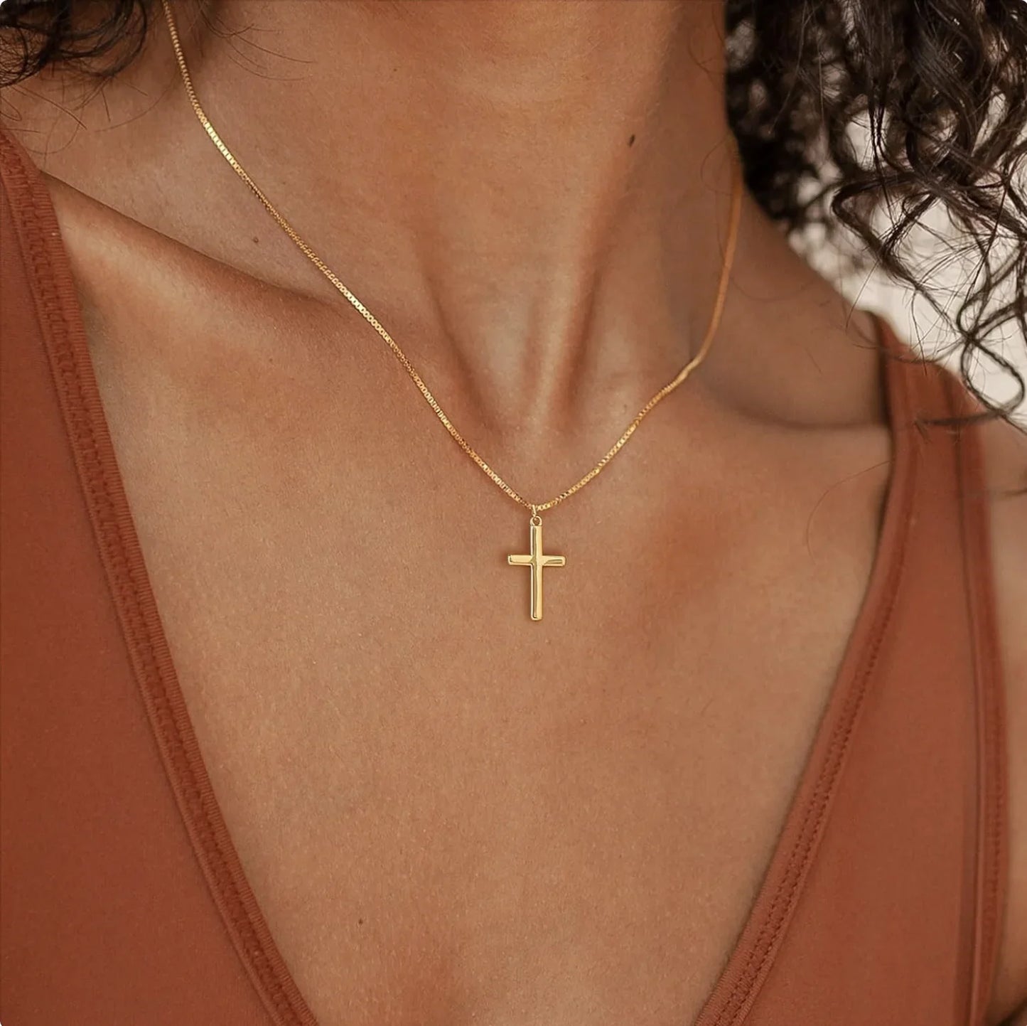 Colar Cruz Minimalista Banhado a Ouro 18K