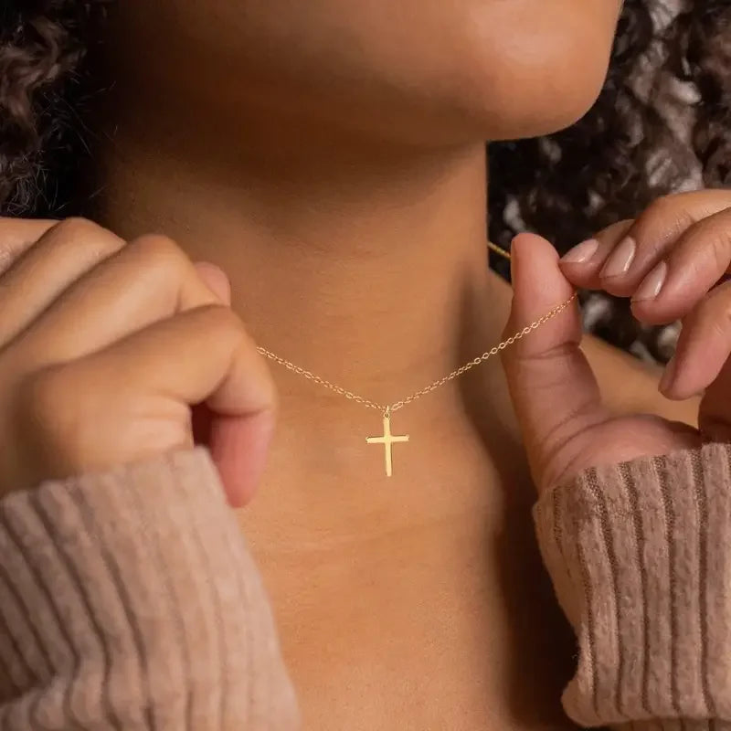 Colar Cruz Minimalista Banhado a Ouro 18K