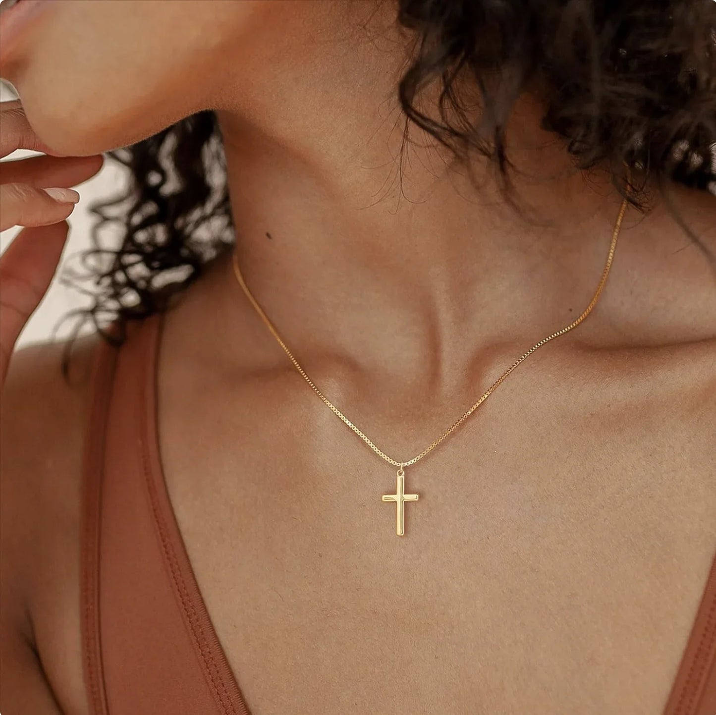 Colar Cruz Minimalista Banhado a Ouro 18K