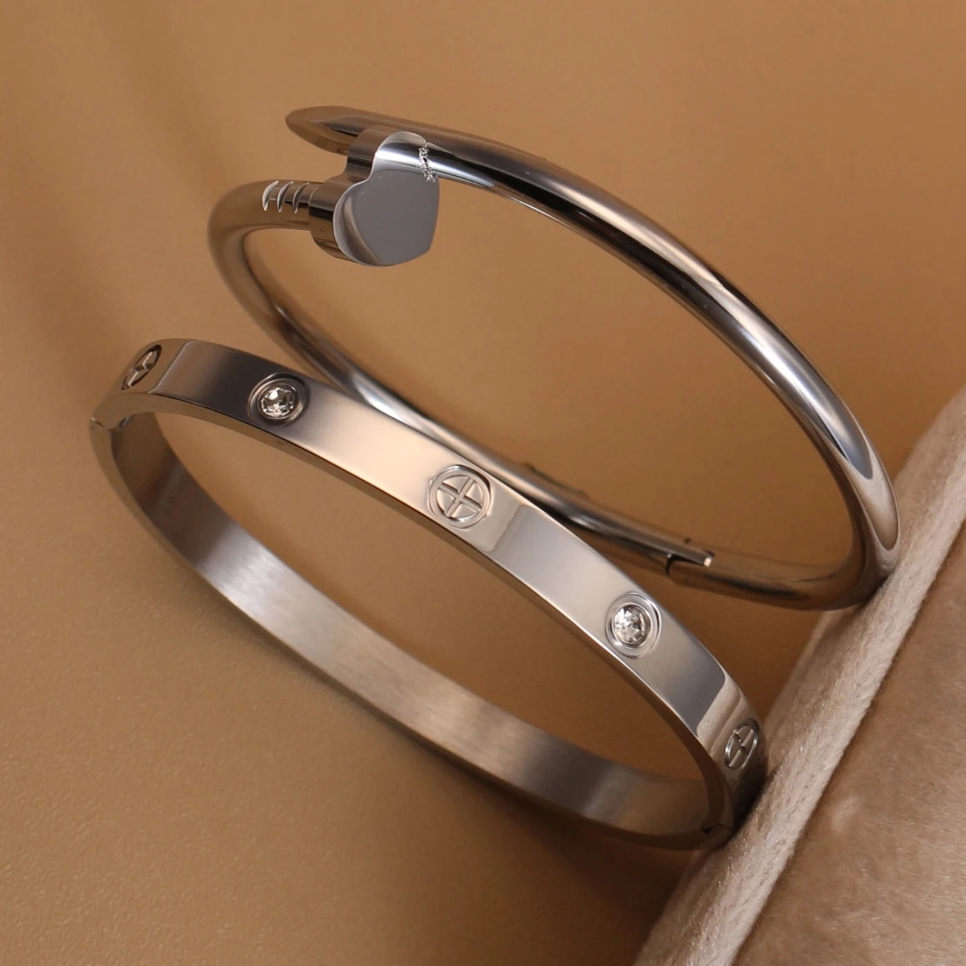 Zalora Joias™ Floral Grace Bangle 18K