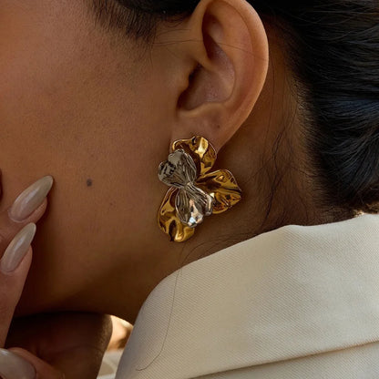 Brinco Flor Luxury Banhado a Ouro 18K