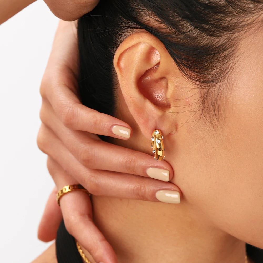 Zalora Joias™ | Brincos de Argola Chunky C Ouro PVD 18K
