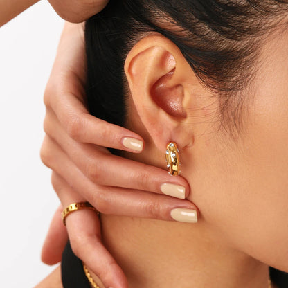 Zalora Joias™ | Brincos de Argola Chunky C Ouro PVD 18K