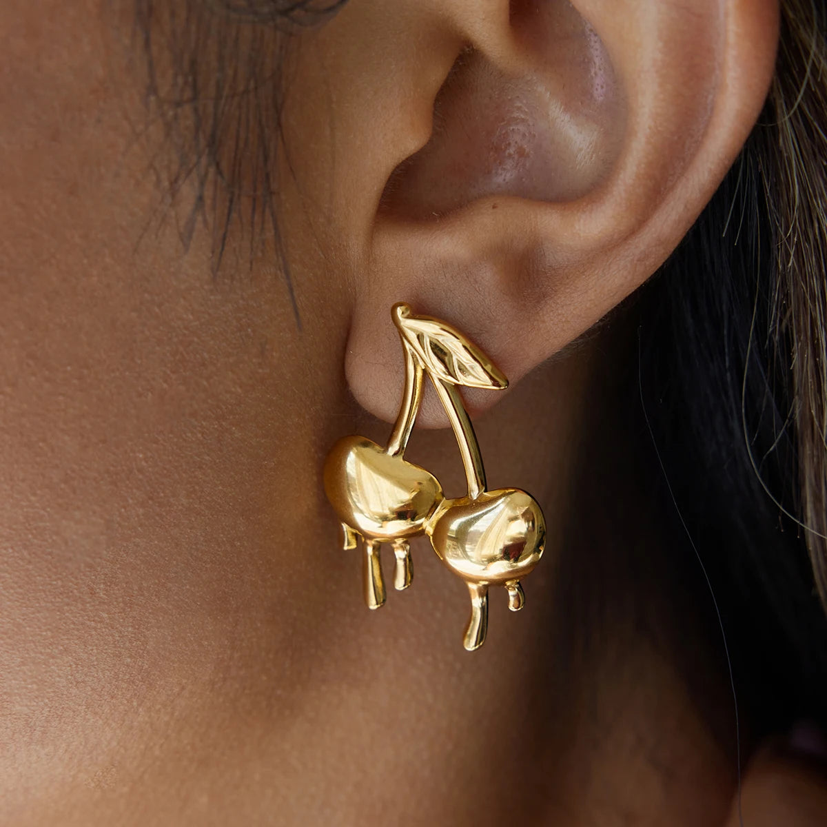 Brincos Cherry banhado Luxe Ouro 18K ™ – Elegância Delicada e Irresistível
