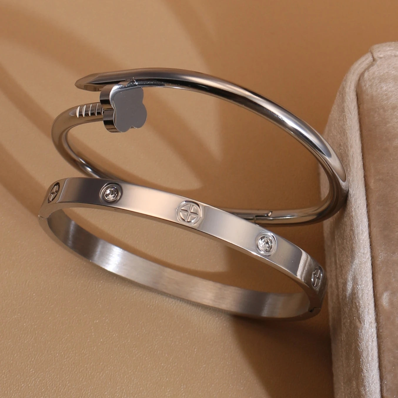 Zalora Joias™ Floral Grace Bangle 18K