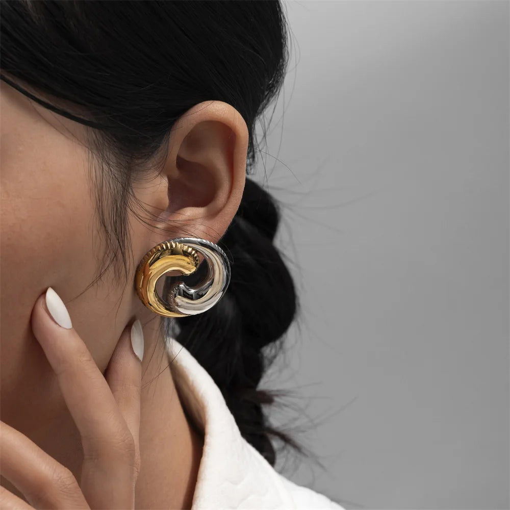 Brinco Geométrico Quadrado Com mix de Banhado a Ouro 18K – Elegância Atemporal