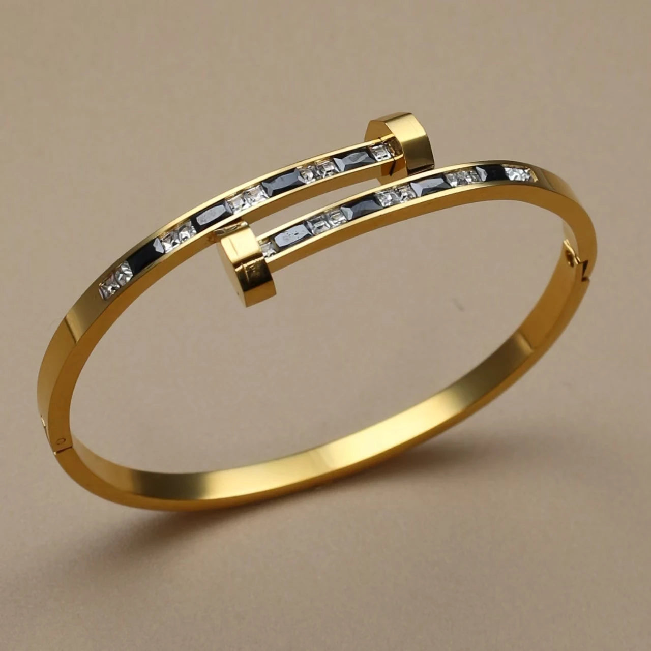 Zalora Joias™ Blossom Elegance Cuff Bracelet 18K